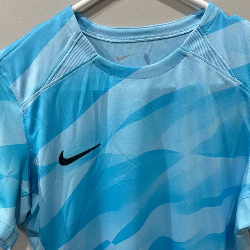 Women’s Nike Blue Patterned Athletic Shirt